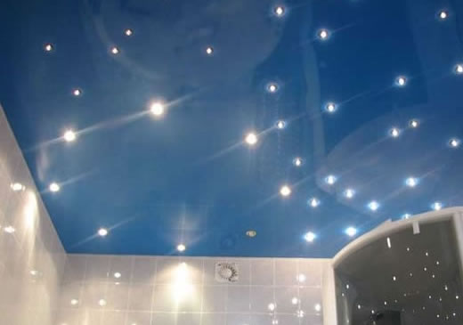 Эффект точечных светильников в ванной
